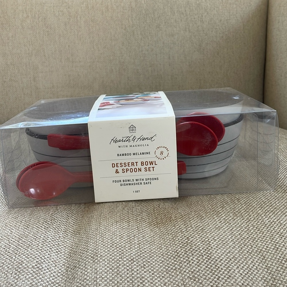 Hearth and hand with magnolia dessert and spoon set 4 bows and 4 spoons